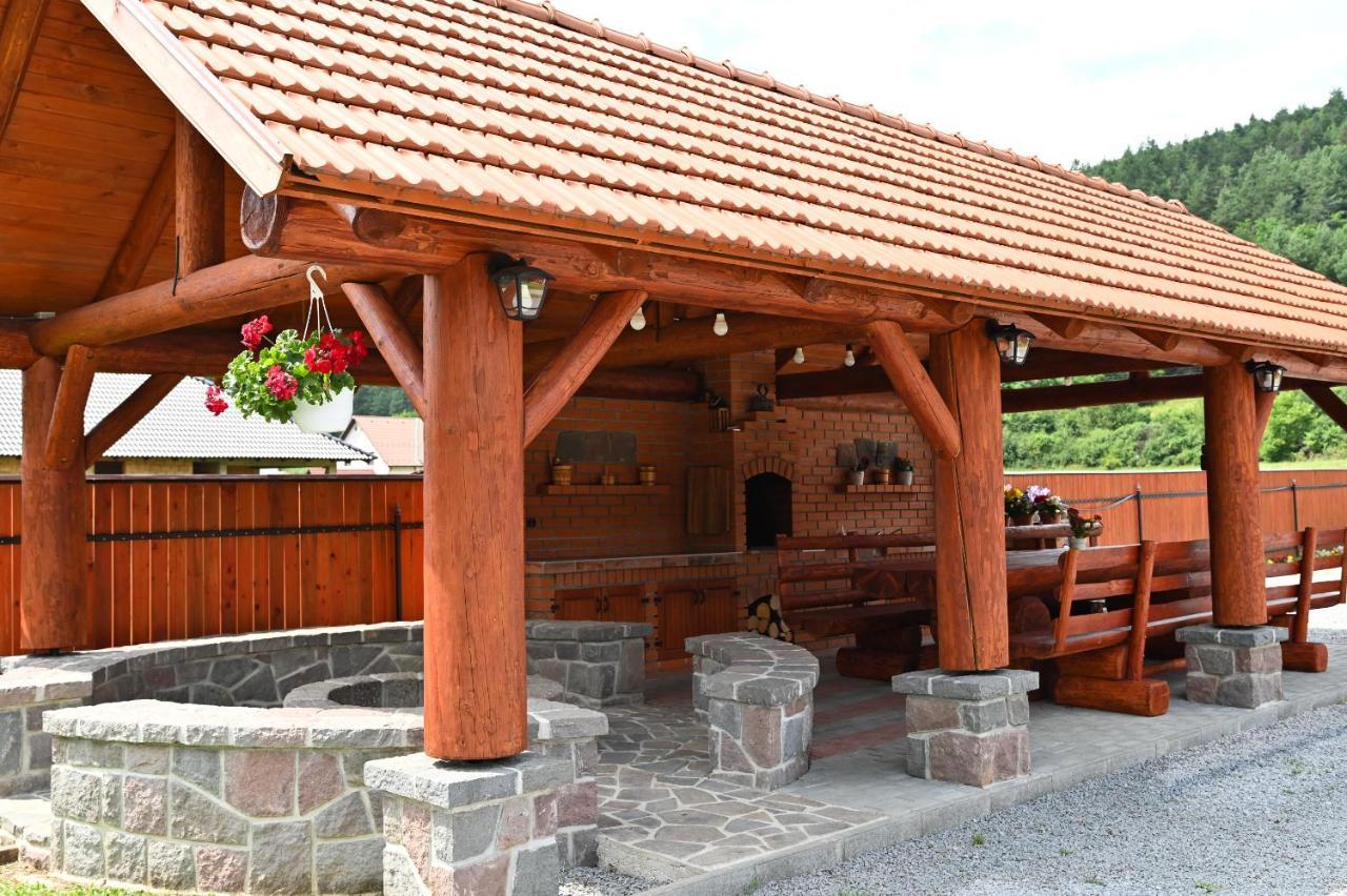 Dio Vendeghaz Hotel Praid Exterior photo